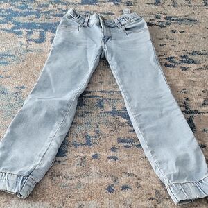 LIGHT WASH JEANS WITH LOTS OF DETAILS SIZE 0